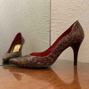 Gianni Bini Snakeskin Pumps. 8M